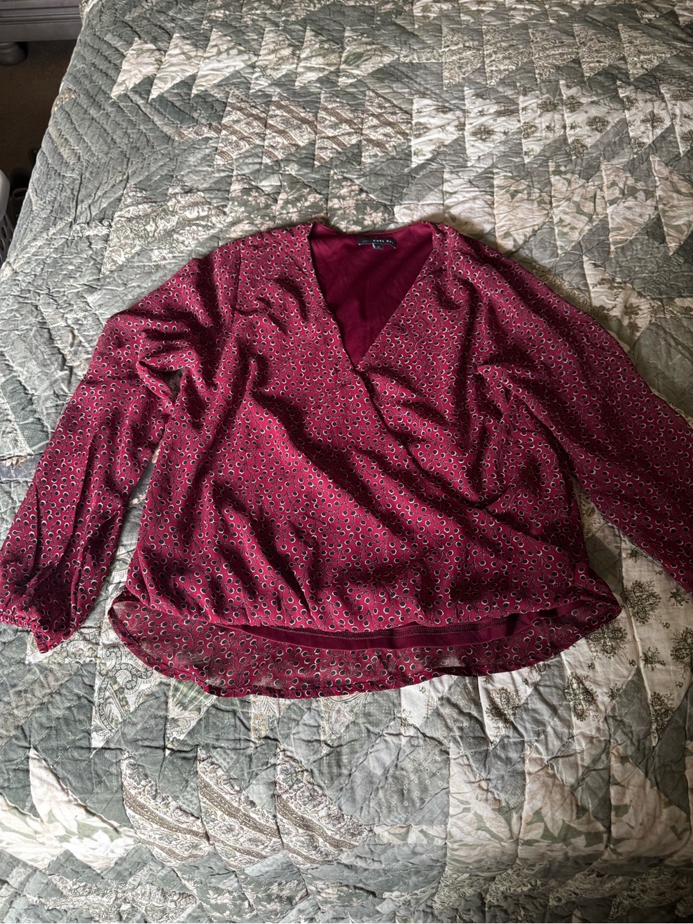 West Kei Burgundy Printed Surplice Blouse size small